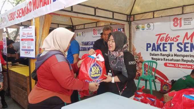 Gerakan Pangan Murah Grobogan, BPR BKK Purwodadi Salurkan 300 Paket Sembako Bersubsidi